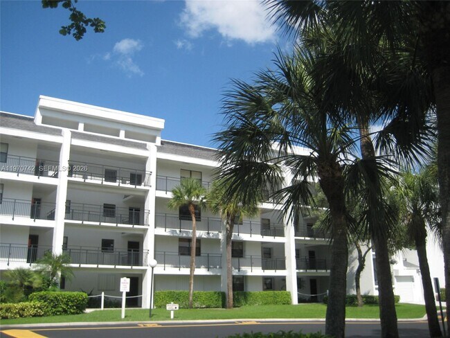 Building Photo - 16051 Blatt Blvd