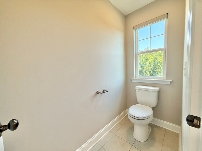 Building Photo - 516 Vivian Lee Ln