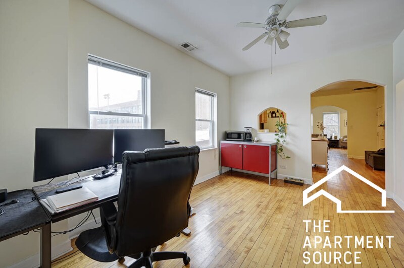 Building Photo - 882 N Marshfield Ave