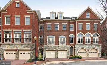 Building Photo - 5238 Bessley Pl