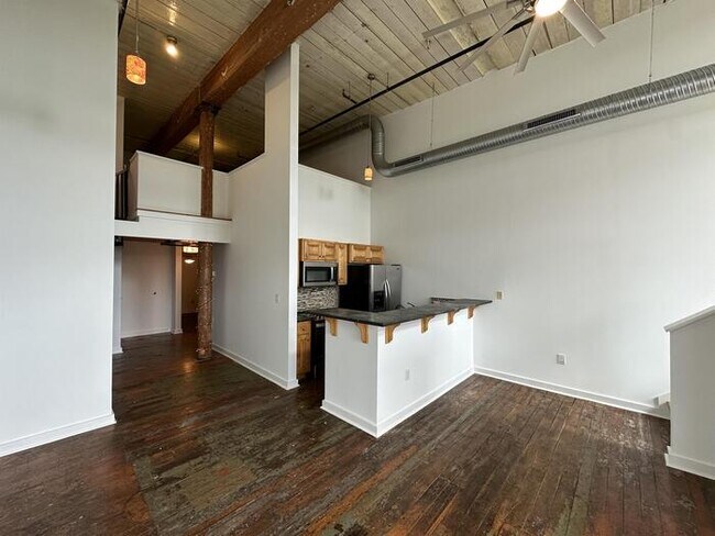 Building Photo - 300 South St