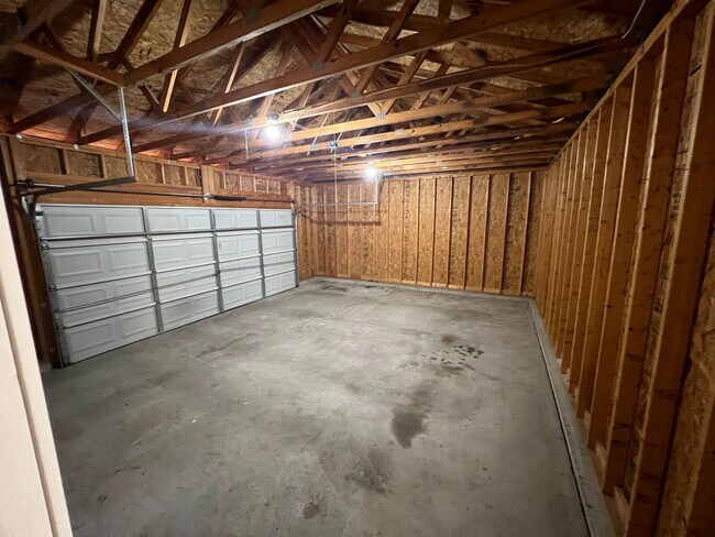 Building Photo - Home With Amazing Views on Private 5 Acre Lot - 7 mins from Washington