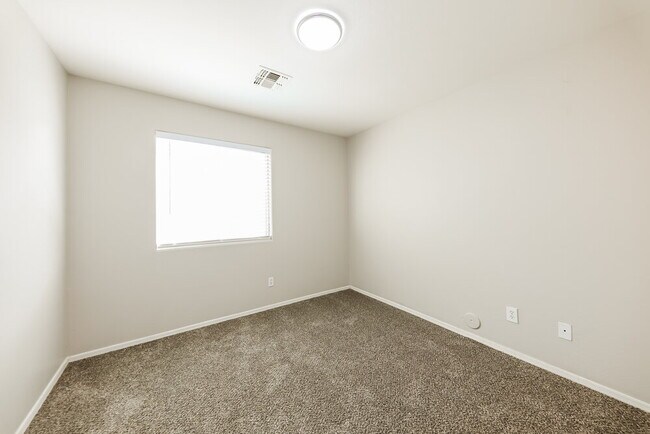 Building Photo - 15189 W Woodlands Ave