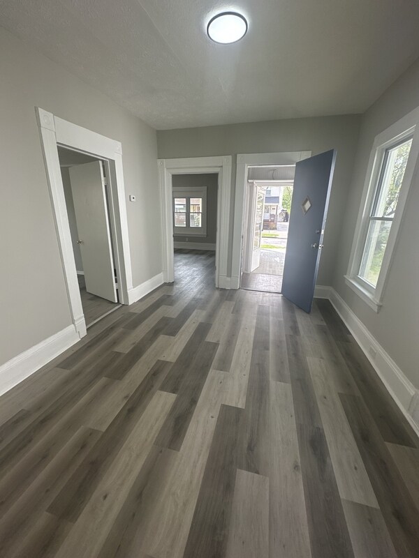 Building Photo - 3155 W 84th St