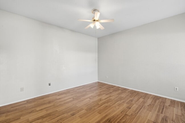 Building Photo - 6602 Harbor Town Dr