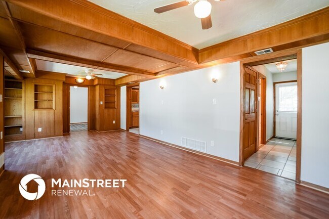 Building Photo - 10815 Bennington Ave