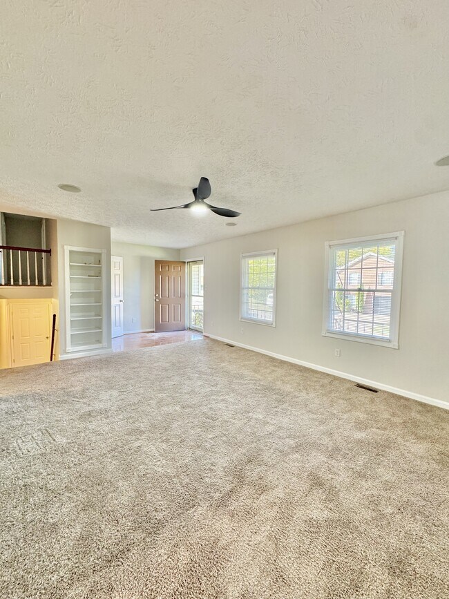 Building Photo - 550 Norwood Dr