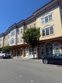 Building Photo - Spacious 3 - Bedroom / 2.5 Bath Condo in Desirable Town Green Village