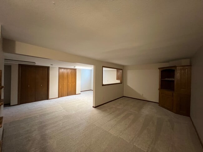 Building Photo - 9613 Dennis Dr
