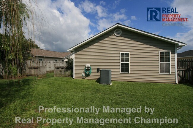 Building Photo - 3 BD/2 BA Open Plan with Vaulted Ceiling in Ogden