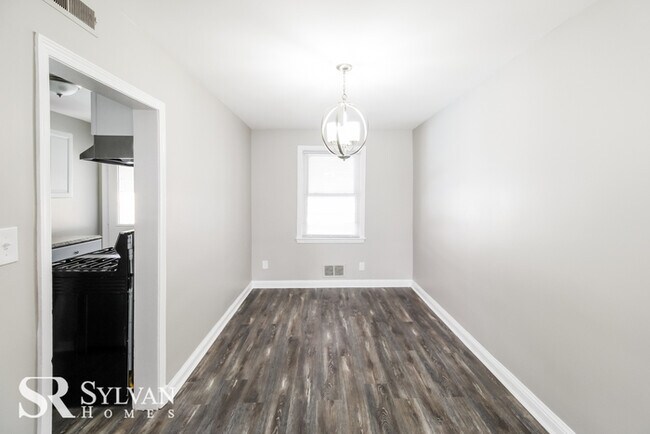 Building Photo - Nice 4BR 1.5BA Brick Home