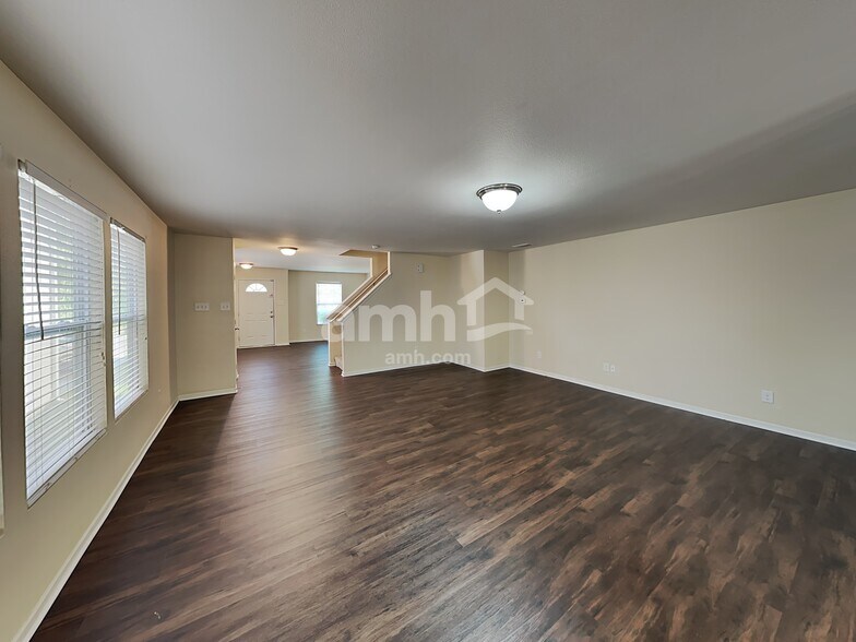 Building Photo - 227 Morning Dew Dr