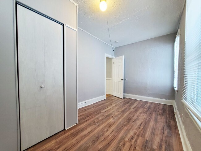 Building Photo - 3 Bed - 2 Full Bath Cape Cod for Rent