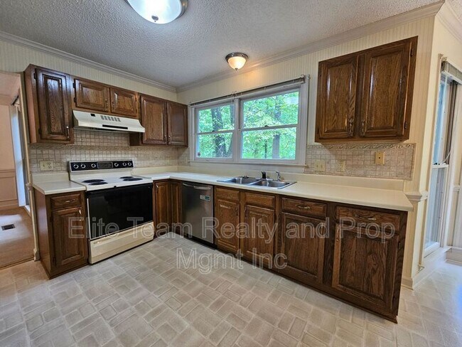 Building Photo - 4015 Brownes Ferry Rd