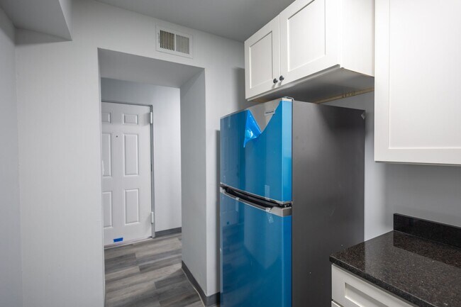 Building Photo - Amazing 3 BR/1 BA Apartment in Anacostia with 1 month free rent and 1 year of free parking!