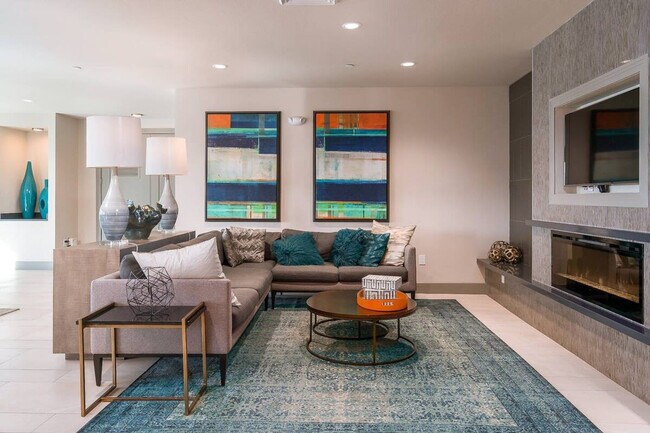 Building Photo - 555 N College Ave