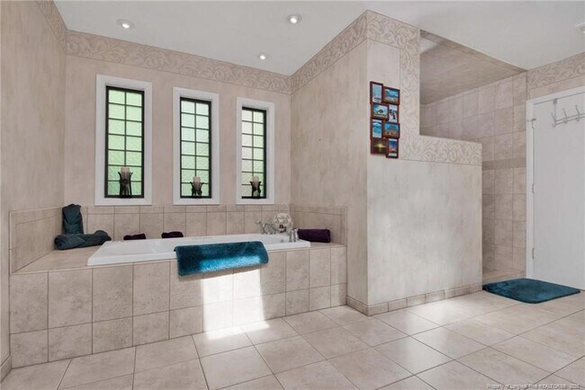 Building Photo - 3305 Hutton Pl
