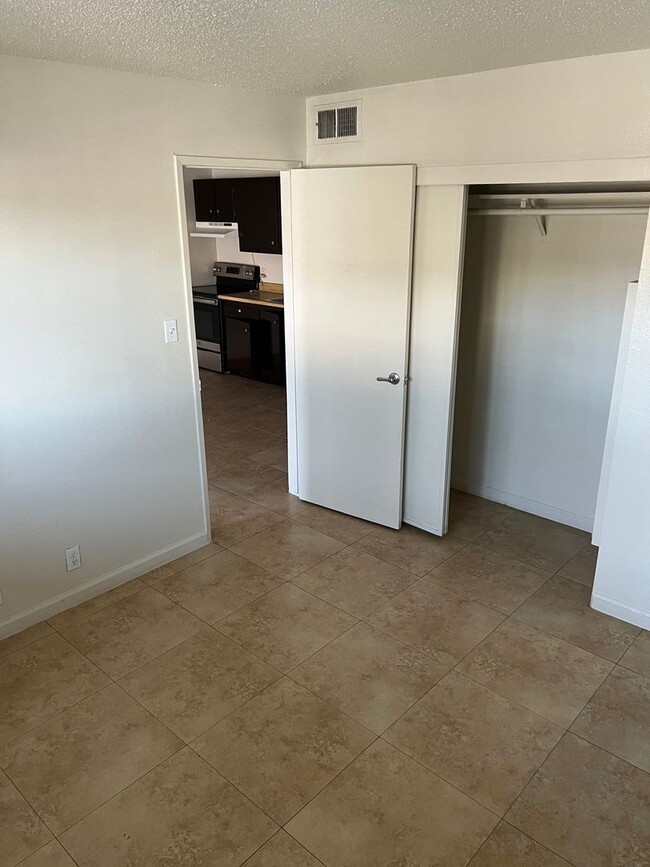 Building Photo - 1 Bedroom 1 Bath In Central Las Vegas