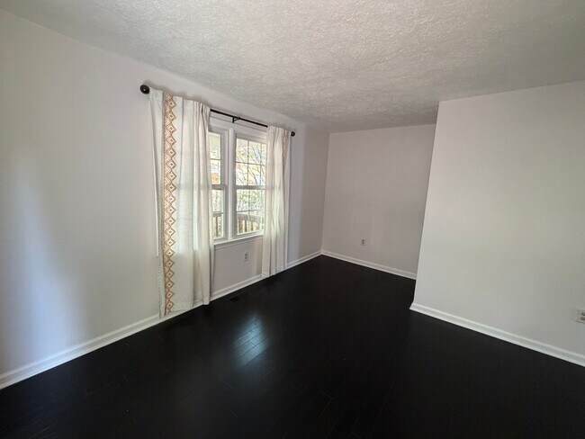 Building Photo - 840 Estes St