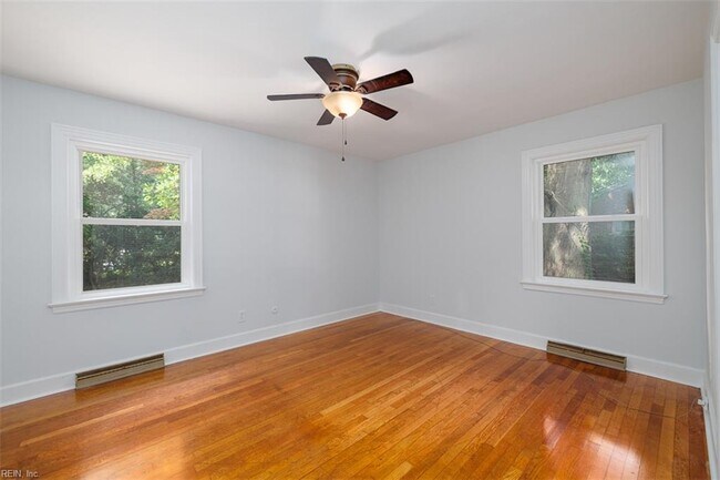 Building Photo - 5525 Greenefield Dr S