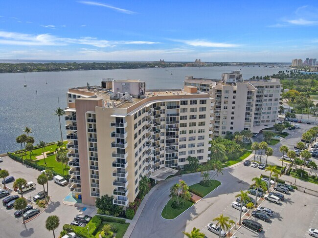 Building Photo - 2800 N Flagler Dr