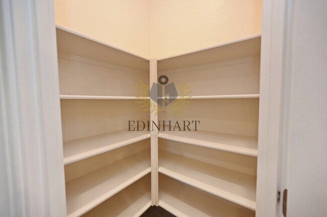 Building Photo - 645 Blue Oak Lane W