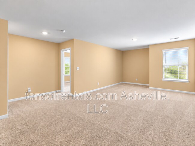 Building Photo - 141 Wheatfield Rd