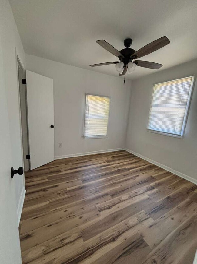 Building Photo - 509 E Forrest St