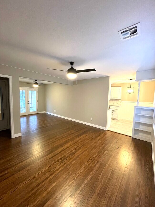 Living Room - 2427 W Casado St