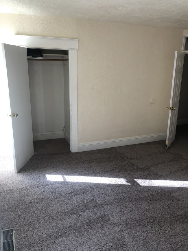 Building Photo - 114 S 6th St