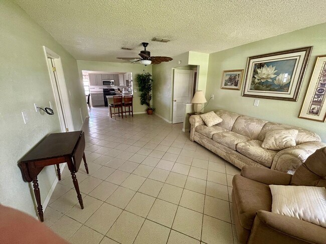 Building Photo - DIRECT GULF ACCESS 2/2 FOR RENT