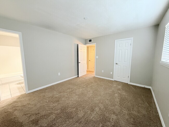 Building Photo - 1695 Lee Rd