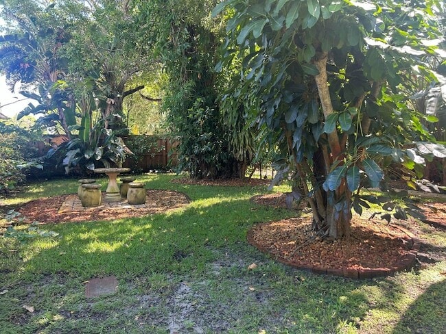 Building Photo - 431 S M St