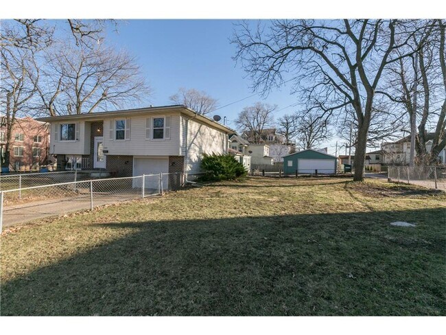 Building Photo - 1900 Atkins St
