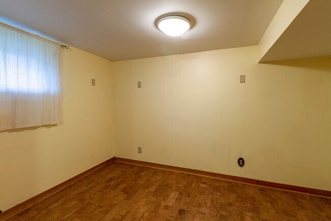 Building Photo - Gorgeous 3 Bedroom House with Bonus Room, ...