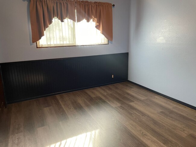 Building Photo - 1/2 Off First Full Months Rent w/ 12m Lease! 4 Bedroom Rambler on 1 Acre!!