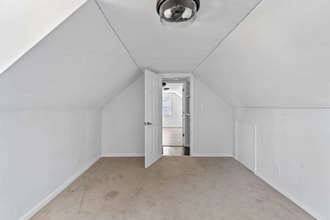 Building Photo - 4865 Hampshire Ave