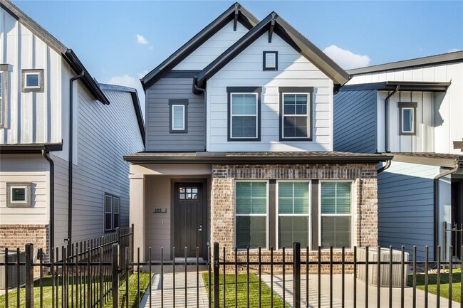 Primary Photo - 5300 Berkeley Knl Cir