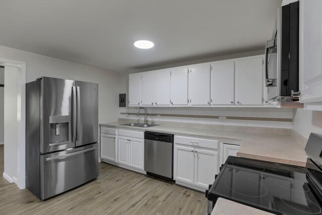 Building Photo - 1572 Ives Ave
