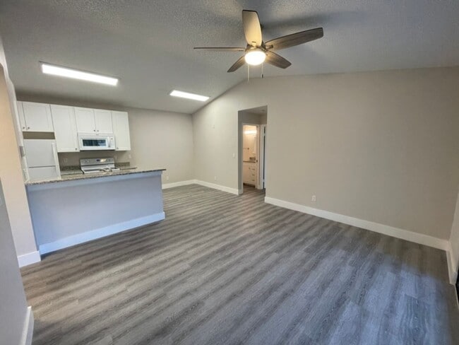 Building Photo - ANNUAL RENTAL - OASIS- 1 BED/1BATH