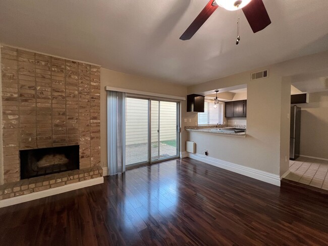 Building Photo - Grapevine Texas Condo for rent