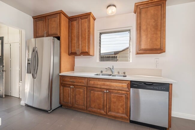 Building Photo - 3 bedroom/2bathroom front house in N. Alha...
