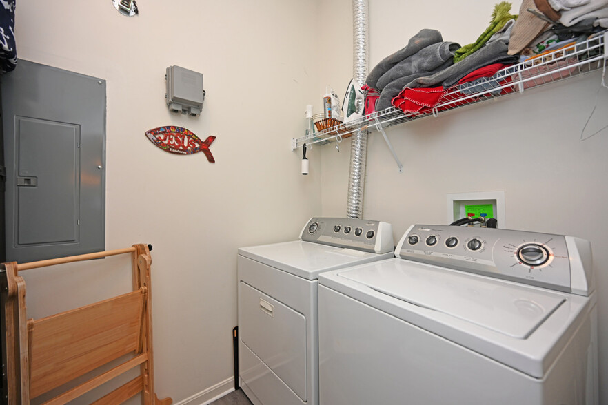 Laundry - 7644 Bridge Point Dr