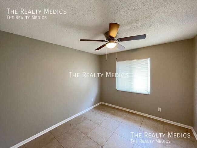 Building Photo - AMAZING 3 Bedroom 2 Bathroom Home In Orlando!