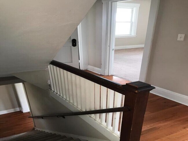 Building Photo - Available June 2026 - Gorgeous Mt. Washington Home w/ Lots of Charm!