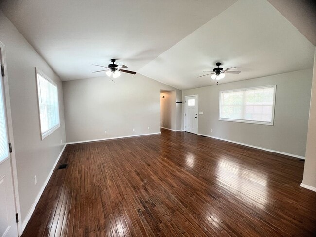 Building Photo - Fenced home close to FLW!