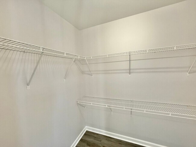 Building Photo - Updated 4BD, 2.5BA Raleigh Home With Easy ...