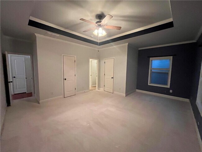 Building Photo - 2130 Line Dr