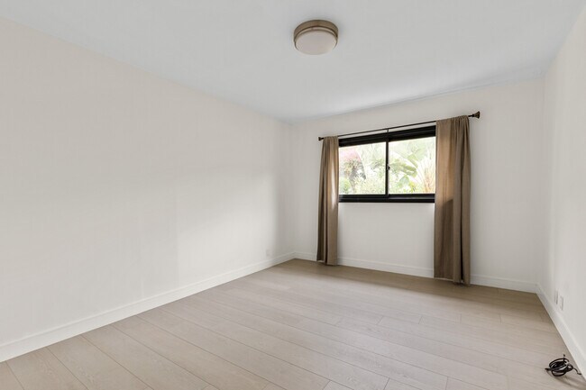 Building Photo - 9572 Stuart Ln