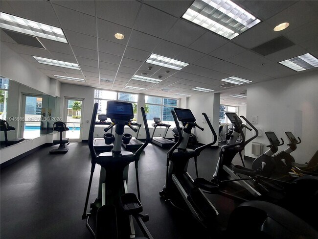 Building Photo - 1200 Brickell Bay Dr